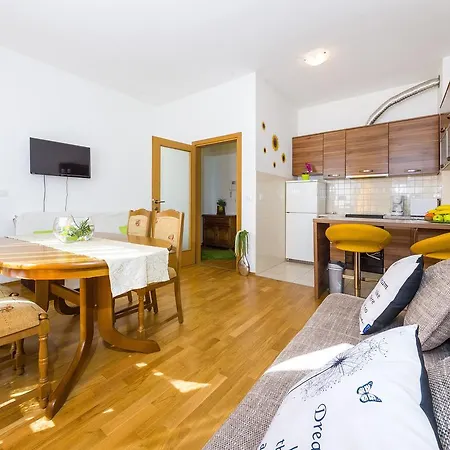 Apartment Populare Charming *