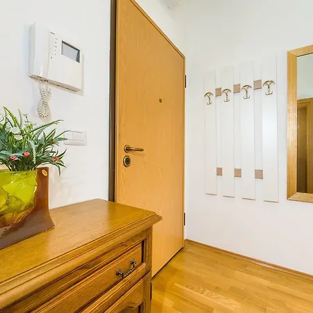 Apartment Populare Charming *